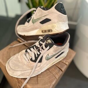 Nike Air Max 90 Womens size 9.5 PREMIUM SUEDE STRING GOLD Sneakers